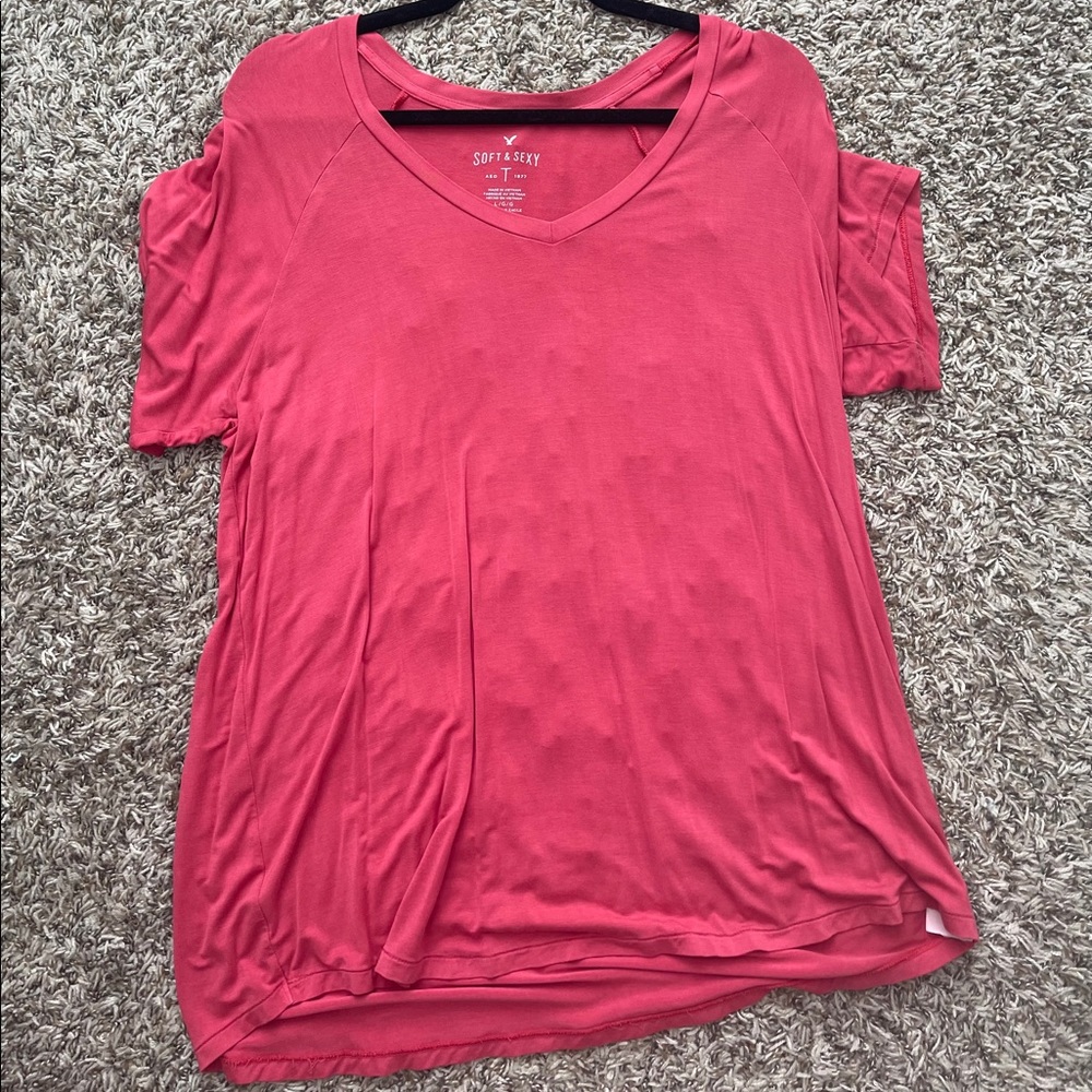 Red soft and sexy American eagle tee